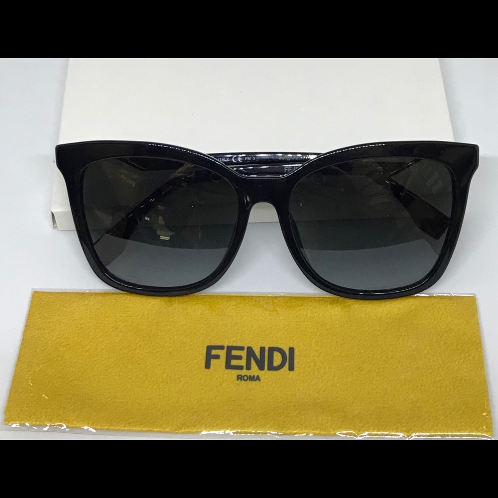 Fendi Sunglasses Woman’s - Picture 3 of 7